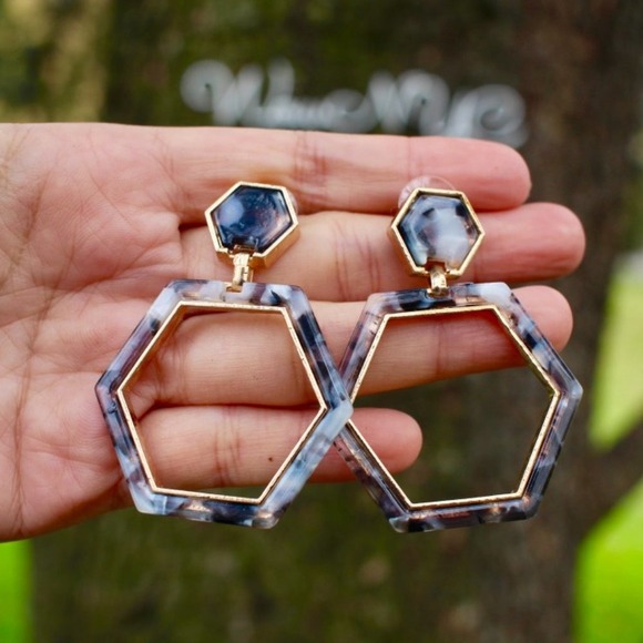 New Tortoise Marble Hexagon Link Hoops Earrings - Picture 9 of 10